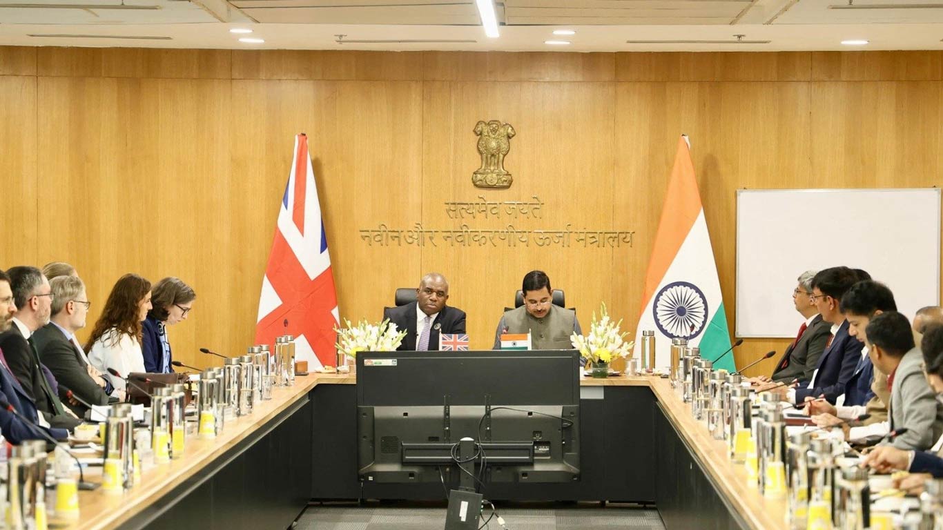 भारत की गैर-जीवाश्म ऊर्जा क्षमता 272 गीगावॉट के पार; भारत-ब्रिटेन अपतटीय पवन कार्यबल का गठन