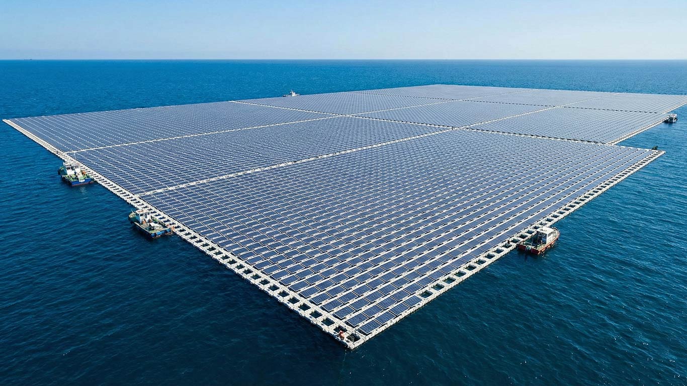 भारत की फ्लोटिंग सोलर क्षमता 700 मेगावाट है, नीति पर काम चल रहा है: एमएनआरई