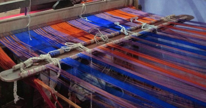 हथकरघा बुनकरों के कल्याण के लिए कई योजनाएं लागू की गईं: कपड़ा राज्य मंत्री