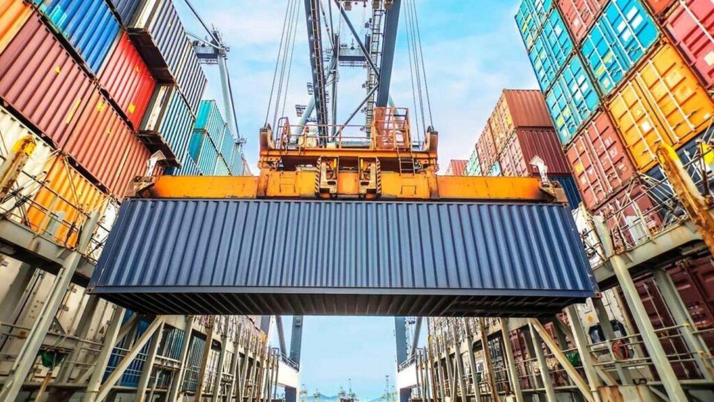 वैश्विक अनिश्चितता के बीच फरवरी में भारत का व्यापारिक निर्यात 0.81% गिरकर 36.61 बिलियन अमेरिकी डॉलर हो गया