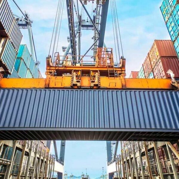 वैश्विक अनिश्चितता के बीच फरवरी में भारत का व्यापारिक निर्यात 0.81% गिरकर 36.61 बिलियन अमेरिकी डॉलर हो गया