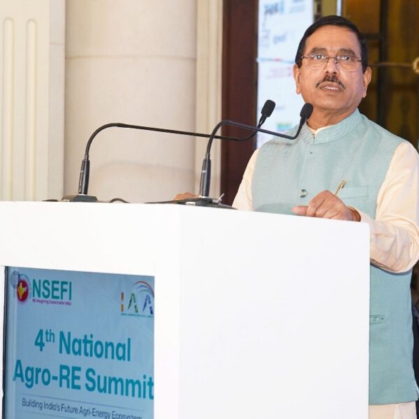 सोलर पंप और एग्रीवोल्टिक्स से किसानों की आय बढ़ेगी: प्रल्हाद जोशी