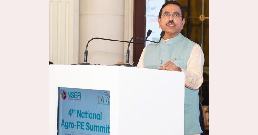 सोलर पंप और एग्रीवोल्टिक्स से किसानों की आय बढ़ेगी: प्रल्हाद जोशी